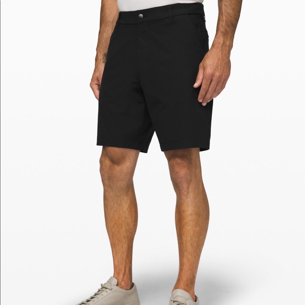 Lululemon Men’s commission Shorts 9” SZ 34”